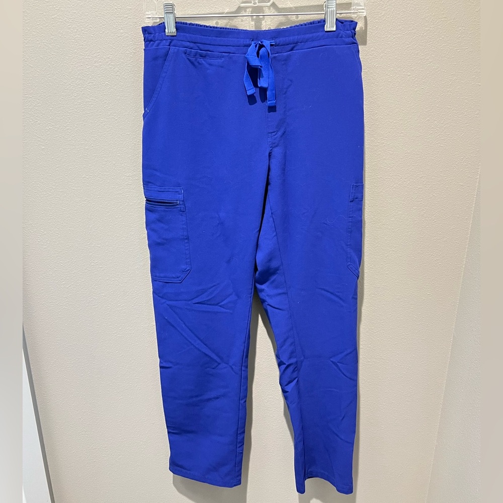 Figs Yola Skinny scrub pants.